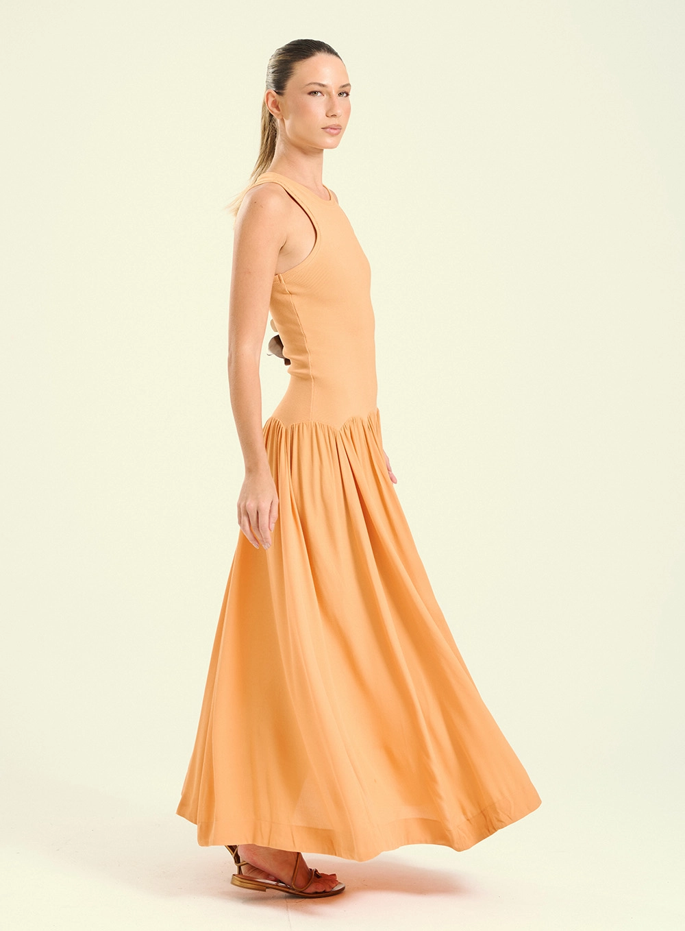Miniatura de Vestido Feminino Longo Básico