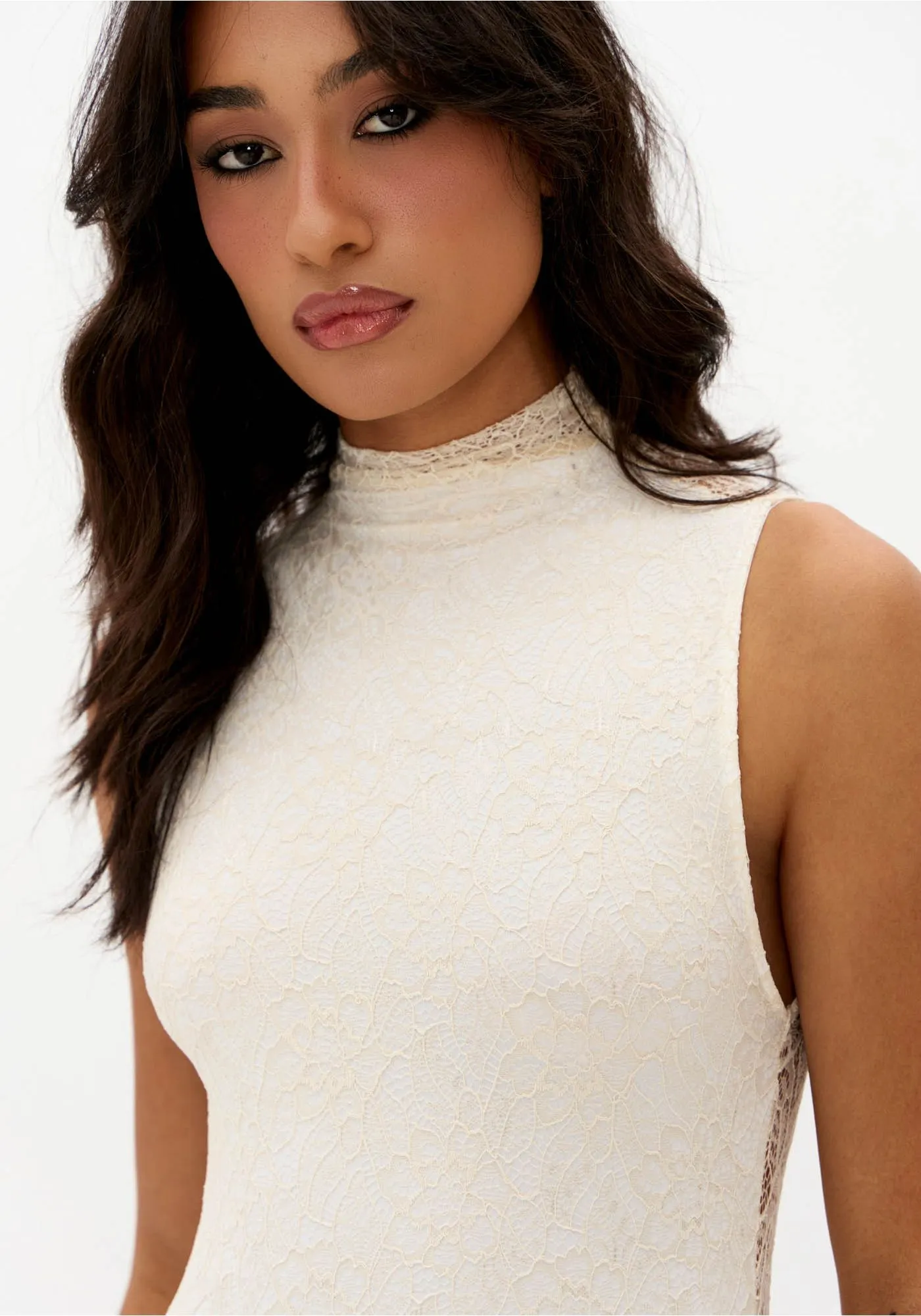 VESTIDO SUPER MIDI DE RENDA